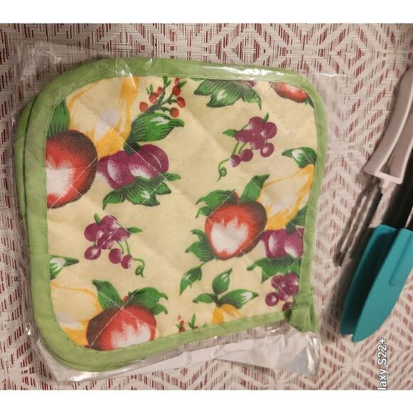 SL Kitchen accessories, salad bowl, spatulas, pot holders, peeler... - Picture 4 of 12